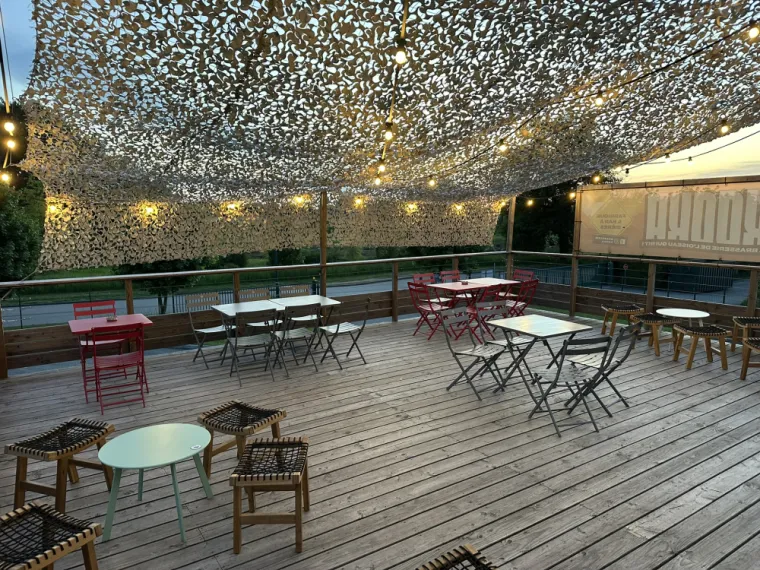 Terrasse conviviale dans l'Ain : bière et moments d’été, Bourg-en-Bresse, Brasserie Kooka